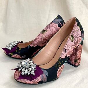 Kelly & Katie Brocade Heels w/ Crystal & Pearl Brooch sz 6 NWB